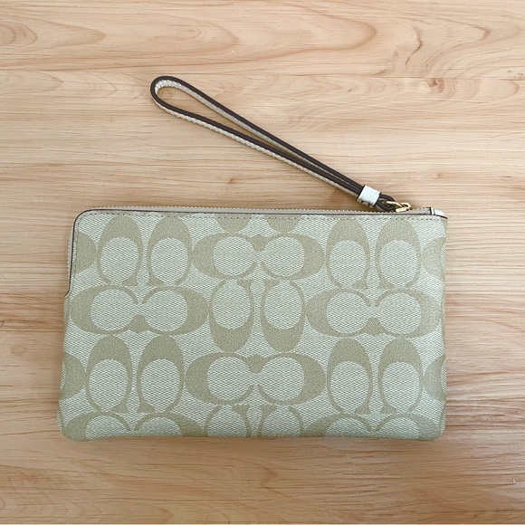 Coach Large Corner Zip Wristlet In Signature Canvas With Tiger #C7698 - Picture 3 of 6